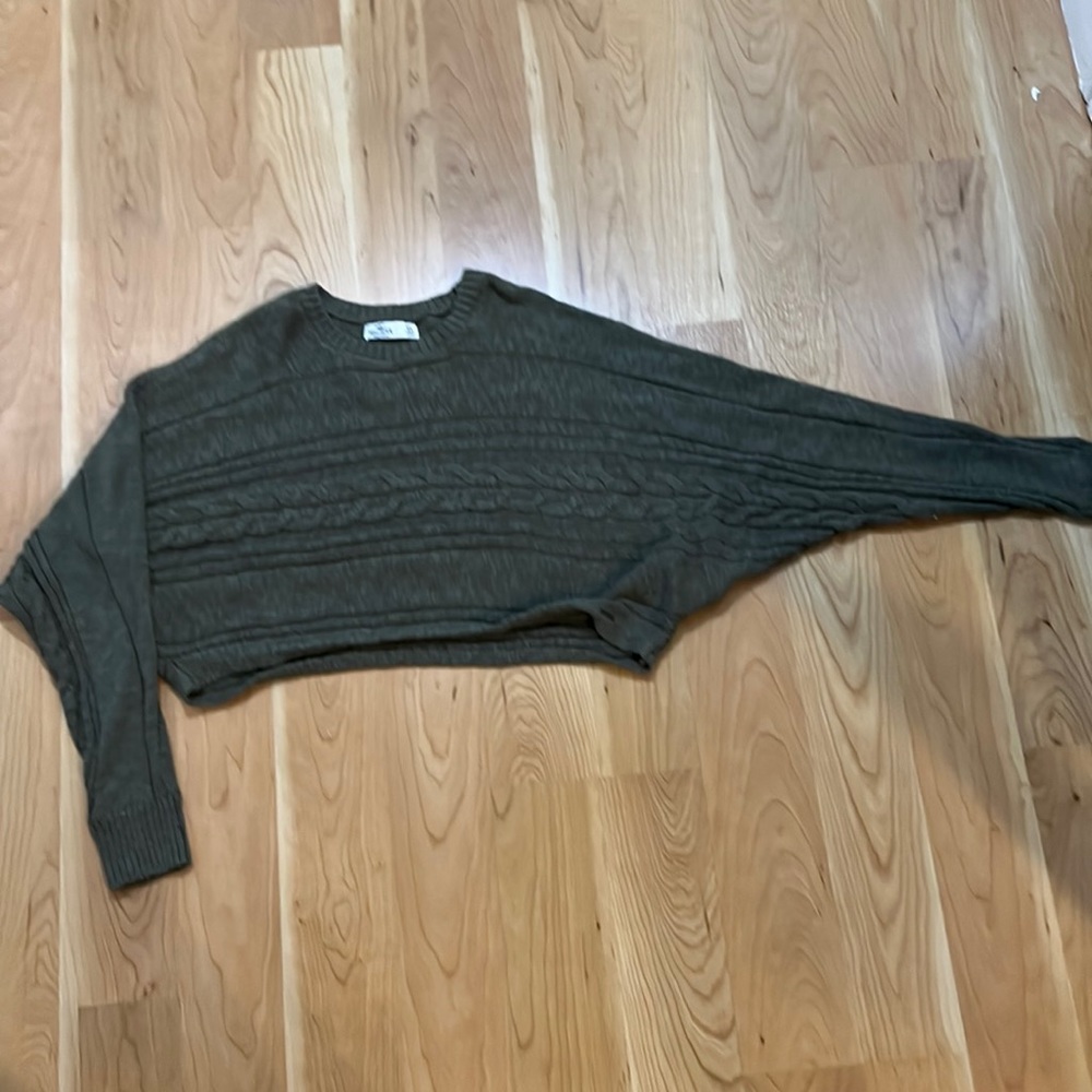 Horizontal cable knit crop sweater